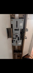 Photo de galerie - Remplacement d’un coffre multipoint Picard serrure. 