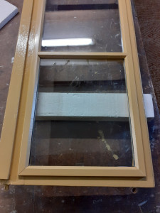 Photo de galerie - Rénovation d'anciennes fenêtres compenant pose de double vitrage et painture.