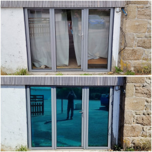 Photo de galerie - - Pose de film sans tain.
Possibilité de différentes teintes. 
Aspect miroir de l'extérieur, transparent de l'intérieur.

Estimation gratuite !
