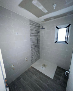 Photo de galerie - Réalisation d'une salle de bain a l'italienne dans une villa neuf.