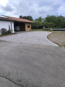 Photo de galerie - Réalisation d' un parking en dalles bétons 