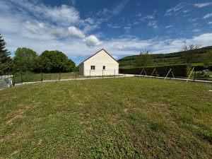 Photo de galerie - Pose de sous-bassement béton et grillage rigide 