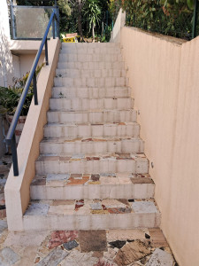 Photo de galerie - Nettoyage escalier extérieur au karcher 