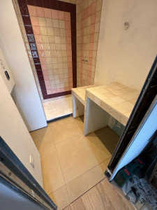 Photo de galerie - Faïence douche et meuble vasque carrelage 13x13