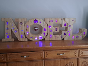 Photo de galerie - Fabrication décoration de Noël lumineuse.