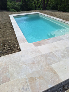 Photo de galerie - Pose margelles piscine 