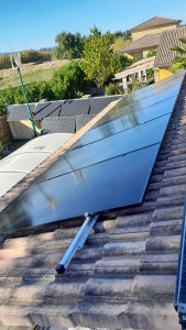 Photo de galerie - Pose des panneaux solaires sur toiture