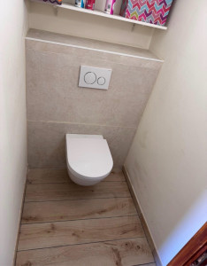 Photo de galerie - Pose d'un WC suspendu à la place d'un WC classique 