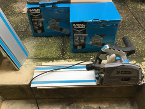 Photo de galerie - Scie circulaire , avec rails pour une coupe parfaite / 20€ la journée.