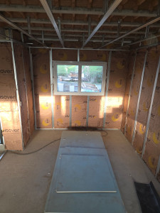 Photo de galerie - Implantation doublage en rail ,montant et pose de laine de verre  GR Isover .