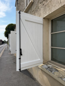 Photo de galerie - Remplacement fabrication de deux paires de volets sur-mesure