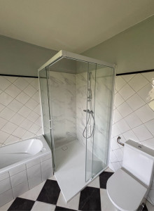 Photo de galerie - Réalisation d’une douche complète, wc + bac à douche et faïence 