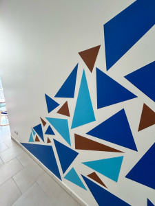 Photo de galerie - Création sur mesure d’un graphisme décoratif (traçage + masquage + peinture)