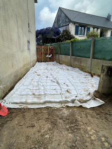 Photo de galerie - Terrassement de terrain/pose de geotextile plus empierrement 0/20  
