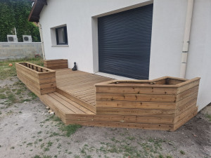 Photo de galerie - Création terrasse avec jardinière 