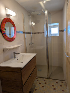 Photo de galerie - Rénovation d'une salle d'eau murs, plafond, électricité  et équipements