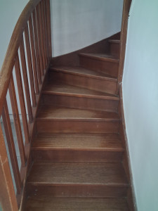 Photo de galerie - Après décapage reste le ponçage et escalier remis a l origine 