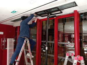 Photo de galerie - Installation rideau d'air chaud dans une bijouterie 