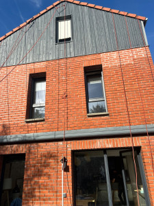Photo de galerie - Ravalement de cette façade en cours.