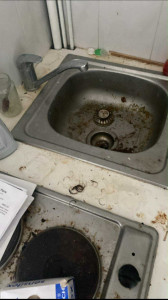 Photo de galerie - Je propose des services de ménage sérieux et soignés (nettoyage des appartements, maisons, bureaux). Je suis ponctuelle, discrète et efficace. Disponible en semaine et week-end. Tarif : 11€/heure. Merci. 