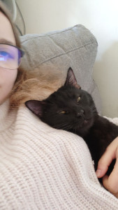 Photo de galerie - Le petit Orelsan, toujours à la recherche de câlins ! 