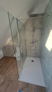 Photo de galerie - Création salle de bain complète avec carrelage, bac a douche et robinetterie