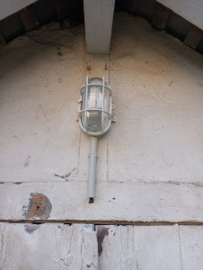 Photo de galerie - Pose luminaire sortie de cave 