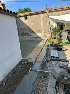 Photo de galerie - Coulage d’une terrasse de 40 m² + mur de séparation de 28m² au CELLIER