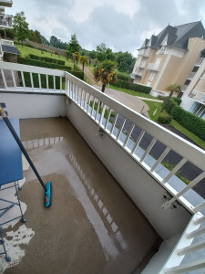 Photo de galerie - Nettoyage mur et terrasse de balcon 