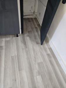 Photo de galerie - Découpe de lino précises dans placard