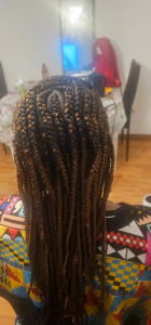 Photo de galerie - Nattes américaines avec knotless derrière 