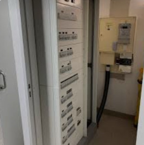 Photo de galerie - Installation l’armoire électrique 
