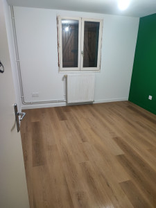 Photo de galerie - Suite photo après travaux 
sol de type lvt
ratissage des murs et plafonds et mise en peinture deux teintes.