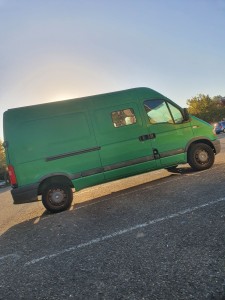 Photo de galerie - Camionette Renault Master vert 12m3