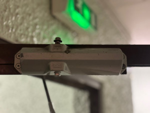 Photo de galerie - Remplacement ferme porte 