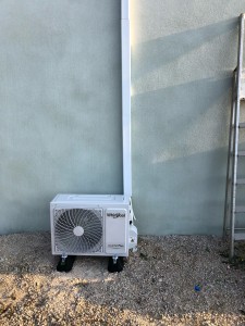 Photo de galerie - Installation d’une climatisation wirpool ( unité extérieur )