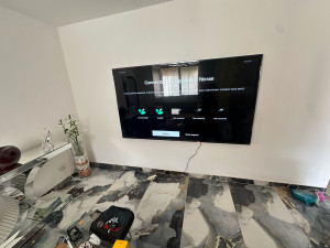 Photo de galerie - Fixation, TV