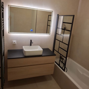 Photo de galerie - Rénovation complète de cette salle de bain
-meuble 
-miroir
-paroi
-pose de carrelage 120x60