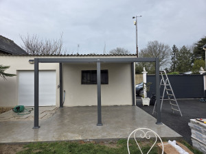 Photo de galerie - Realisation dune dalle plus le montage de la pergola