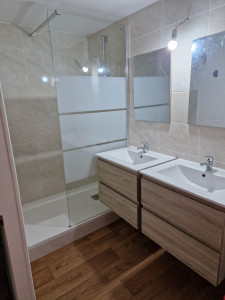 Photo de galerie - SALLE DE BAIN