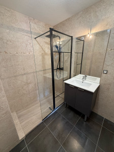 Photo de galerie - Voici une petite rénovation de SDB  