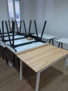 Photo de galerie - Montage de meubles en kit pour des bureaux mais aussi des caissons avec tiroirs et tables.  Effectuées dans la journée.  Cuisine et parquet également, avec. deux jours supplémentaires. 