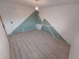 Photo de galerie - Pose de parquet flottant plus peinture mur et plafond 