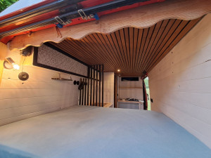 Photo de galerie - Aménagement d un fourgon 
Pose de panneaux solaires
aménagement intérieur avec douche ,WC, evier , plaque de cuisson et toilette sèche,
eau chaude  
véhicule autonome