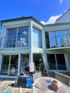 Photo de galerie - ? Nettoyage de vitres – résultat impeccable, sans traces. Intervention rapide et soignée.