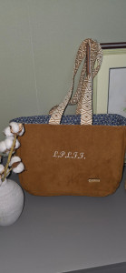 Photo de galerie - Commande réalisée sur mesure.
 Avec broderie sur mesure. 