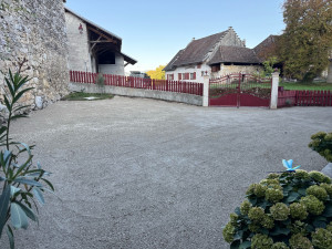 Photo de galerie - Réalisation de cours en concassées 