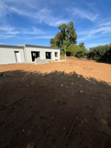 Photo de galerie - Mise à niveau de terre pour préparation gazon 