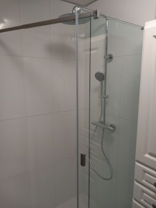 Photo de galerie - Pose bac à douche en remplacement d'une baignoire 