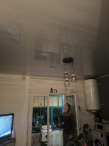 Photo de galerie - Finition du plafond en PVC client très content travaille propre et tarifs raisonnable